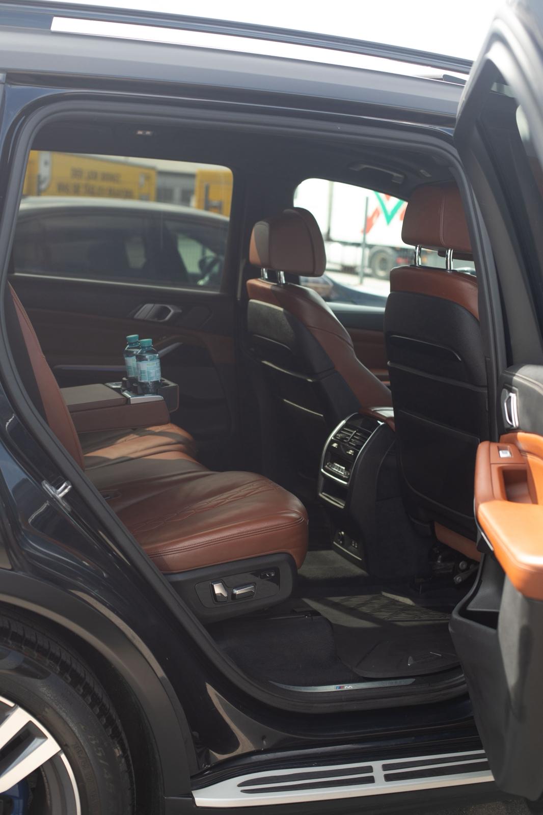 Business Class SUV thumbnail 4